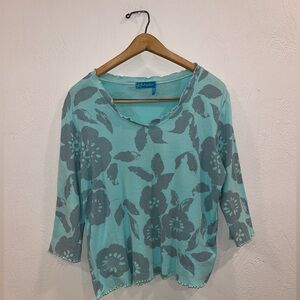 Fresh Produce women’s long sleeve v-neck floral T shirt made in the USA - medium